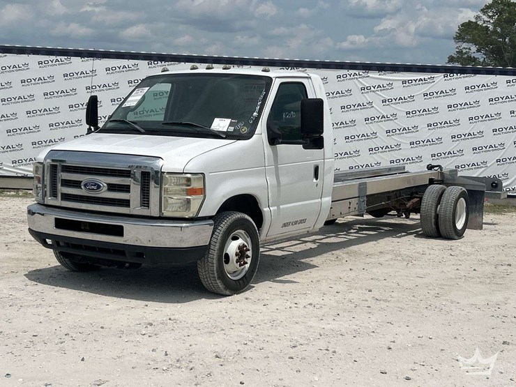 2011-ford-e450-image-1