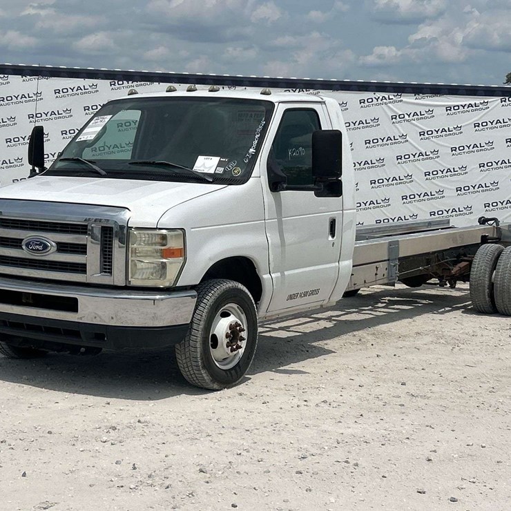 2011 FORD E450