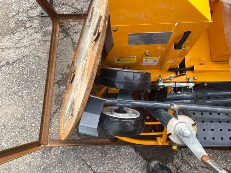 #9043-•-unused-ride-on-concrete-power-trowel-(o12)-image-28