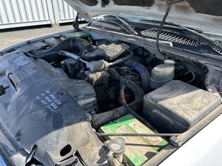 2002-chevrolet-silverado-3500-image-31