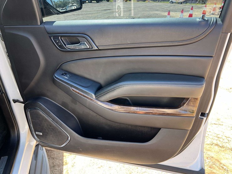 2015-chevrolet-tahoe-lt-image-20