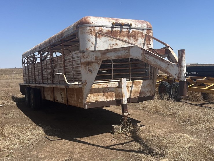 1995-gooseneck-6'8"x24'-livestock-trailer-image-2