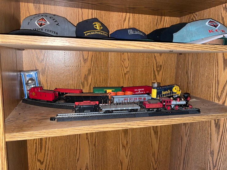 #7061-•-bookshelf-and-contents-image-8