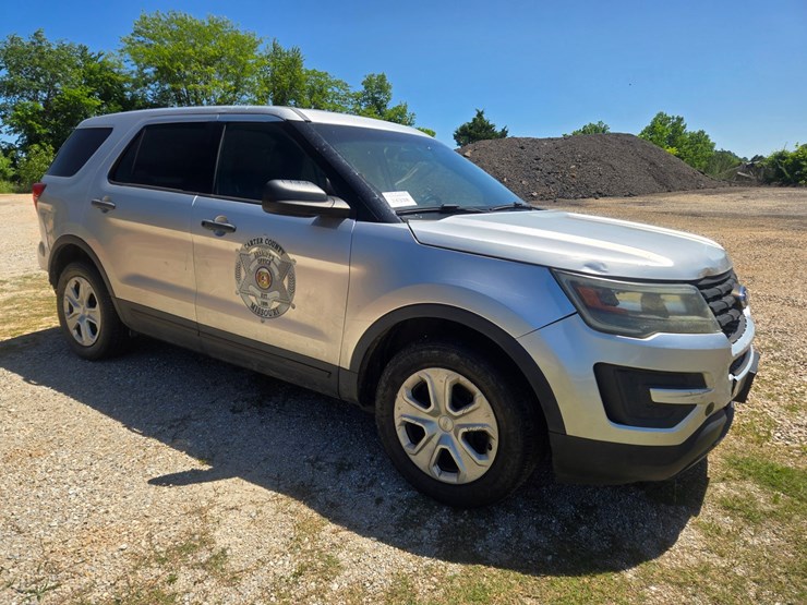 2016-ford-explorer-image-17