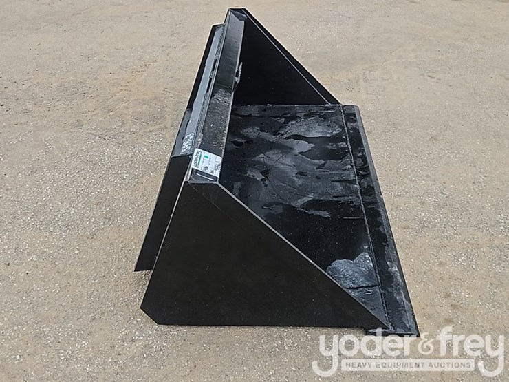 unused-60"-skidsteer-bucket-image-6