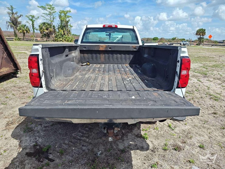 2017-chevrolet-silverado-2500hd-image-26