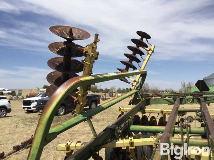 john-deere-230-image-9