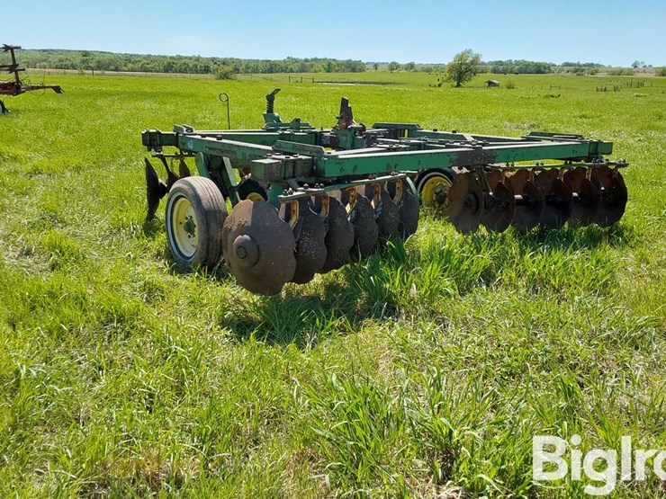 john-deere-12-image-7