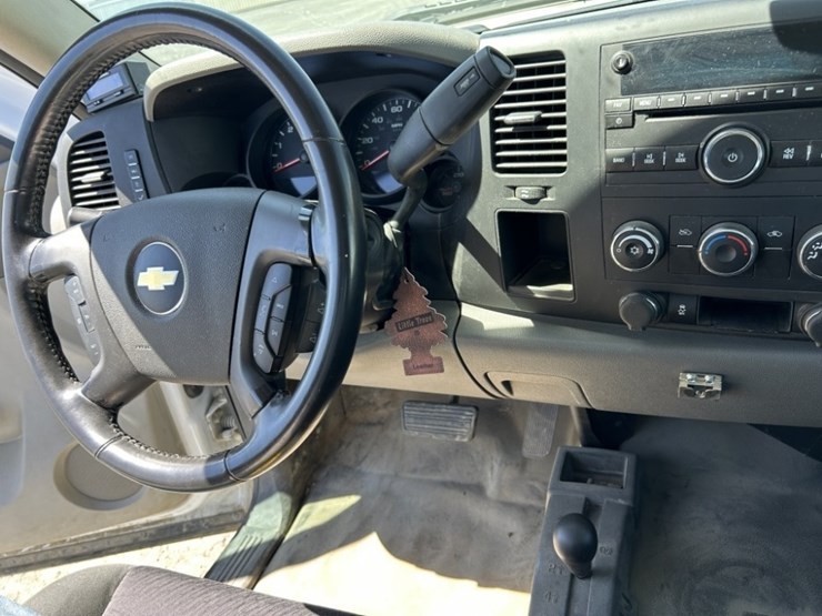 2013-chevrolet-silverado-1500-image-18
