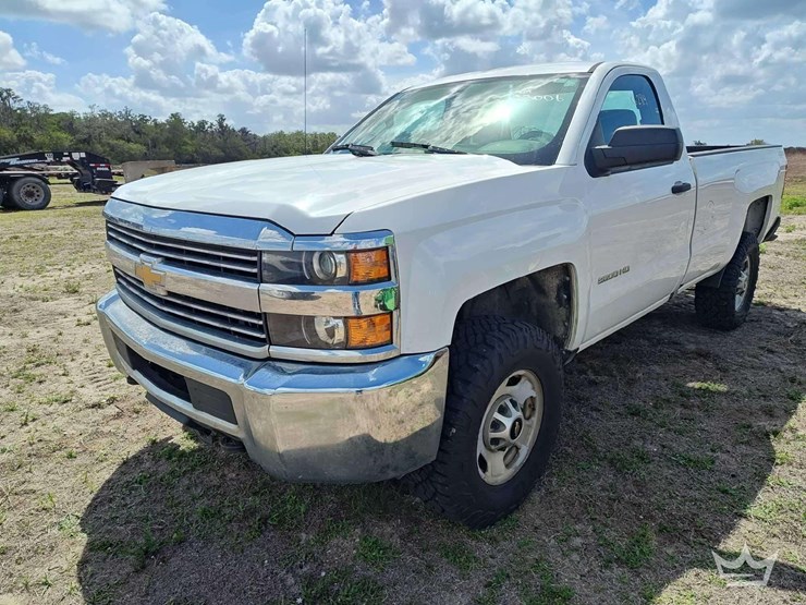 2017-chevrolet-silverado-2500hd-image-1