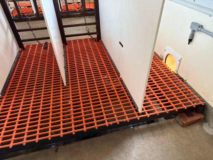 10-sections-of-orange-metal-floor-grate-image-15