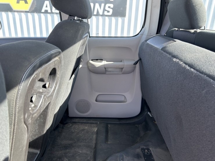 2013-chevrolet-silverado-1500-image-25