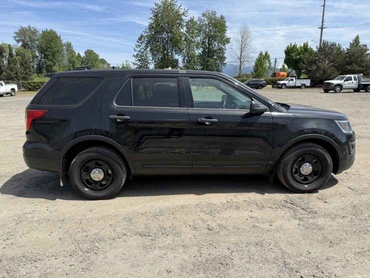 2017-ford-explorer-image-3