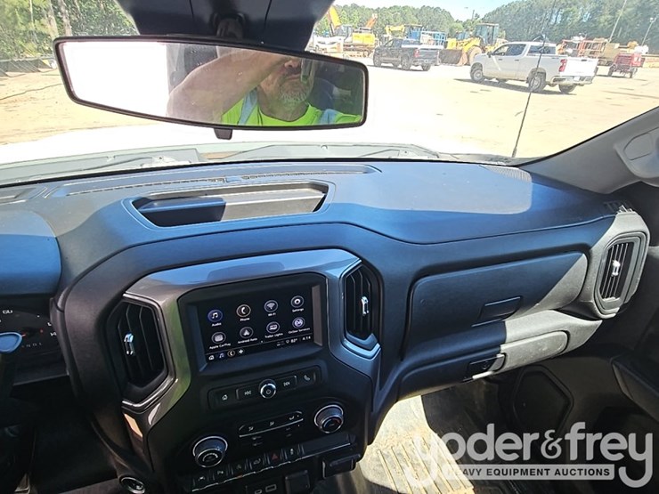 2022-chevrolet-1500-image-42