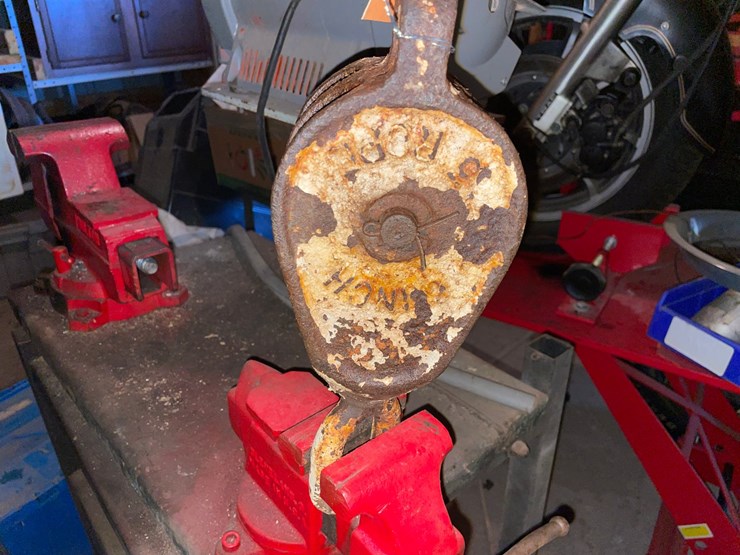 #7049-•-metal-shop-stand-with-vices-image-6