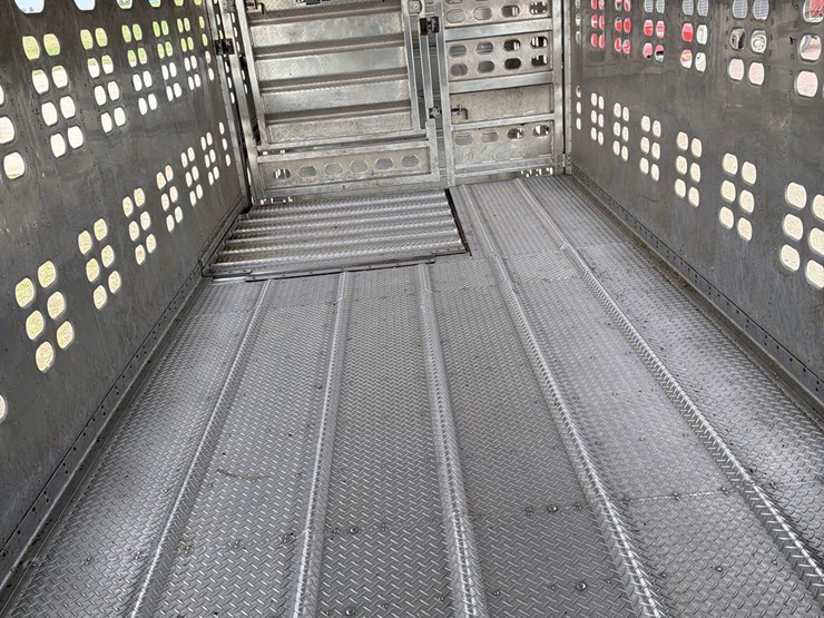 2008-wilson-livestock-trailer-image-62