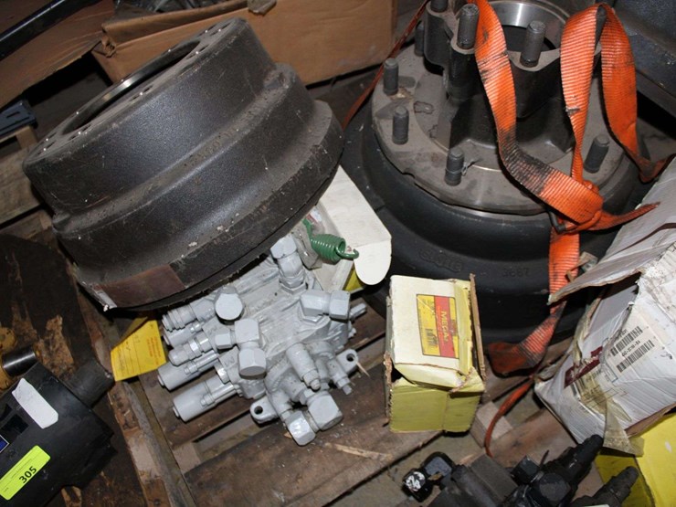 pallet-of-various-automotive-parts-image-5