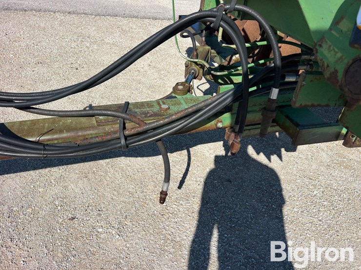 john-deere-220-image-11