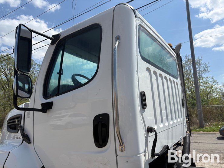 2015-freightliner-108sd-image-15
