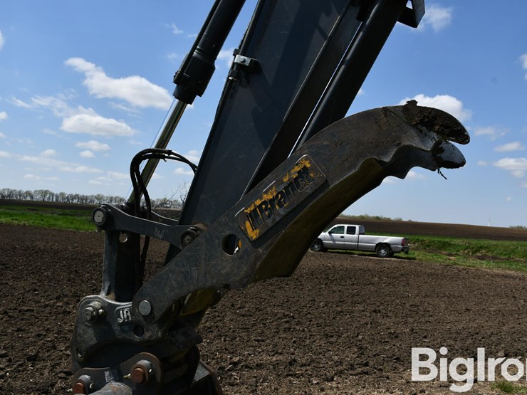 2014-deere-130g-image-13