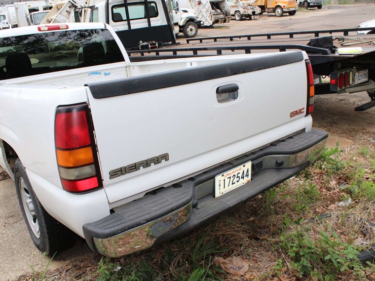2005-gmc-sierra-1gtec14xx5z319693-mileage:-unknown-image-8