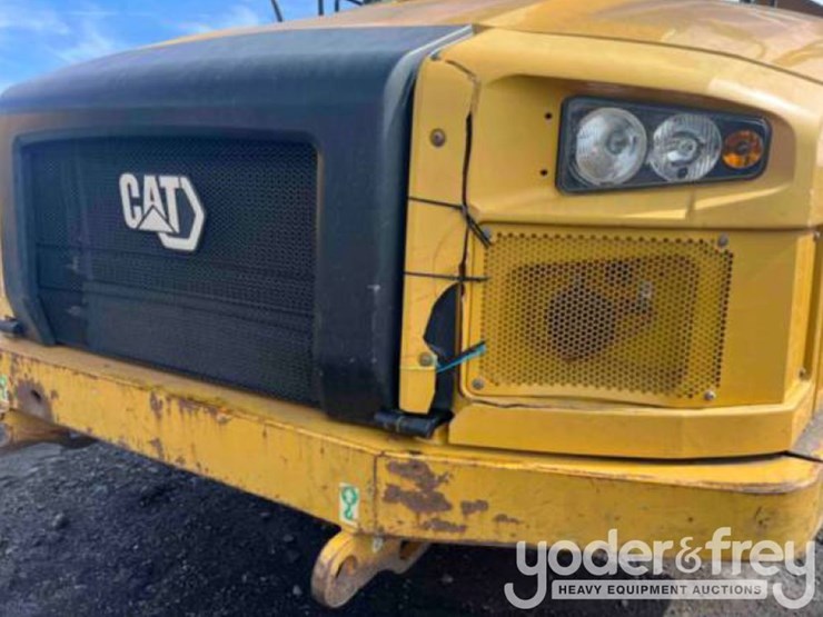2021-caterpillar-730-image-15