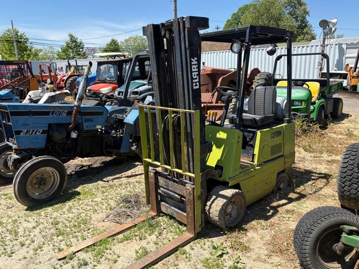 clark-gcs17-forklift-image-2