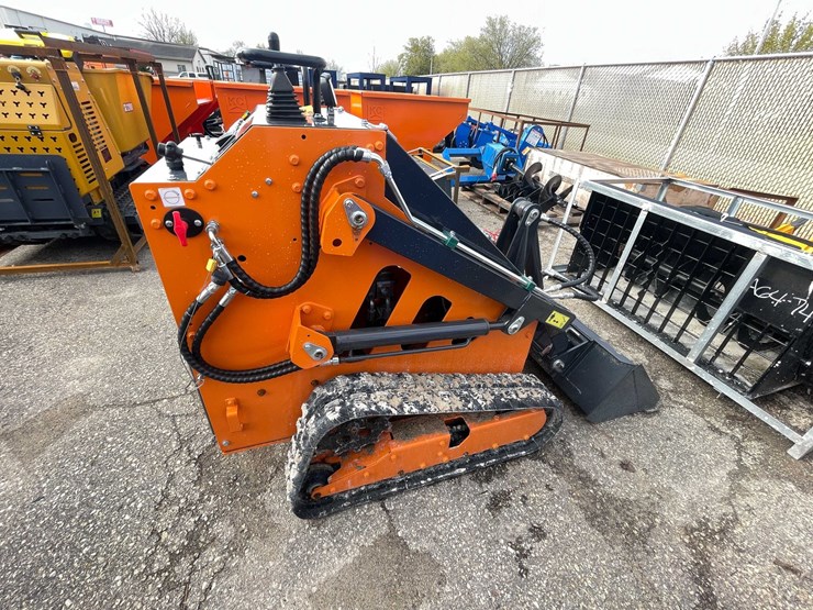 #9047-•-unused-landhonor-mini-skid-steer-(o12)-image-2