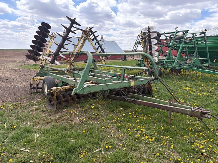 john-deere-230-image-2