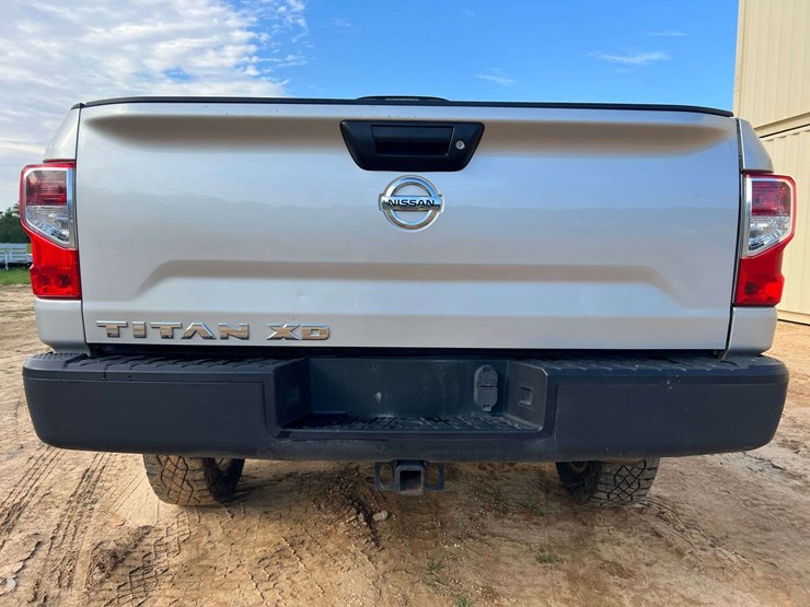 2016-nissan-titan-image-7