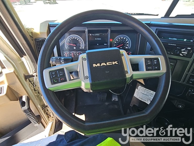 2021-mack-gr64f-image-52