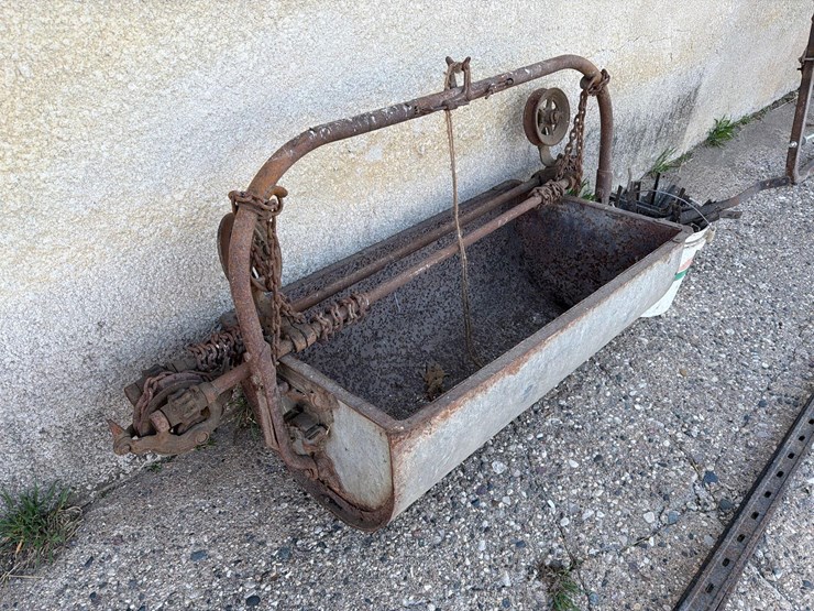 manure-carrier-for-barn-image-2