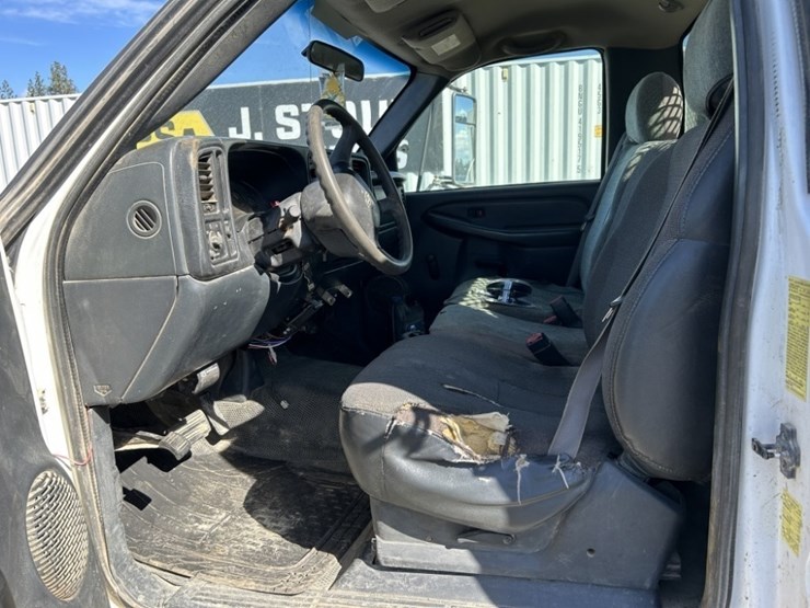2002-chevrolet-silverado-3500-image-12