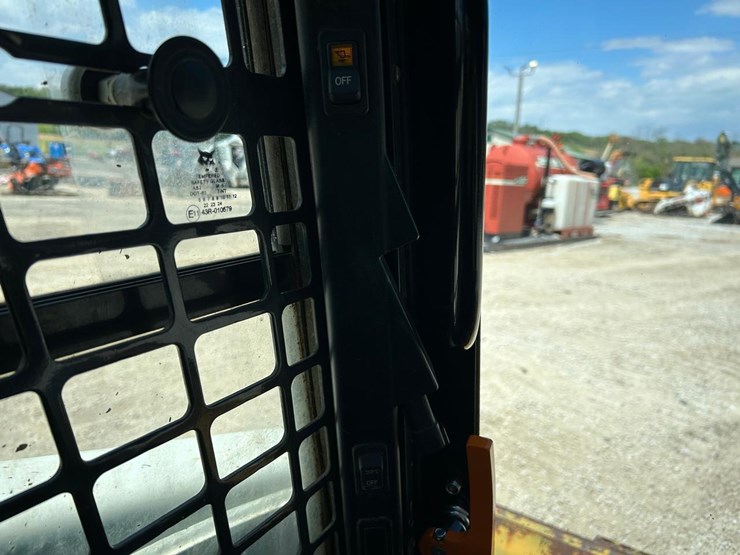 2021-bobcat-t595-image-24