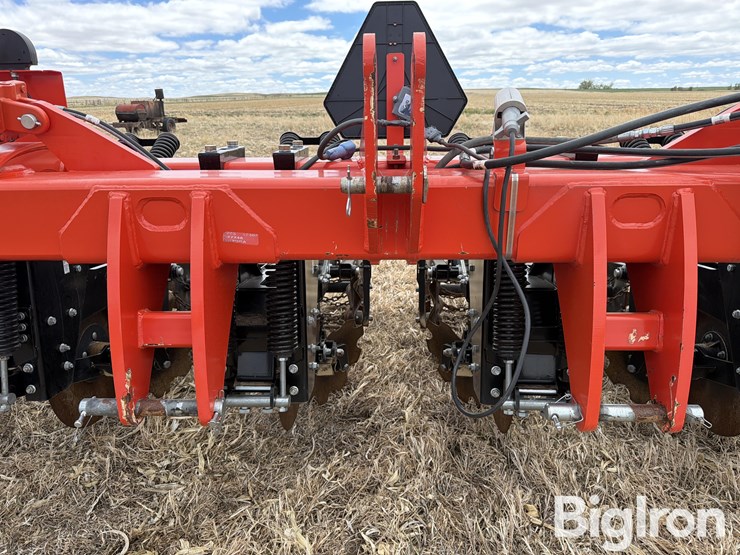 2019-kuhn-gladiator-1205-strip-tiller-image-9