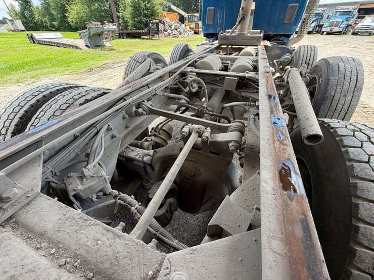 2016-kenworth-t880-image-19