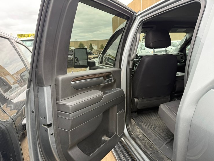 2024-chevrolet-3500-image-37