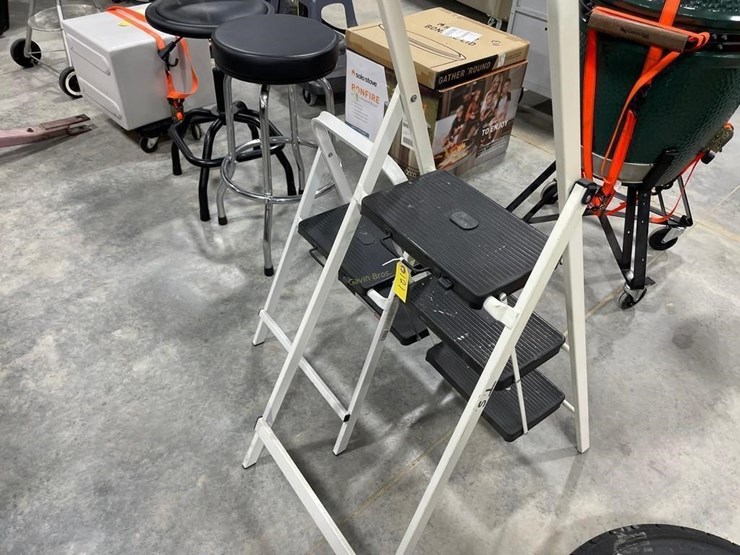(2)-step-stools-image-4