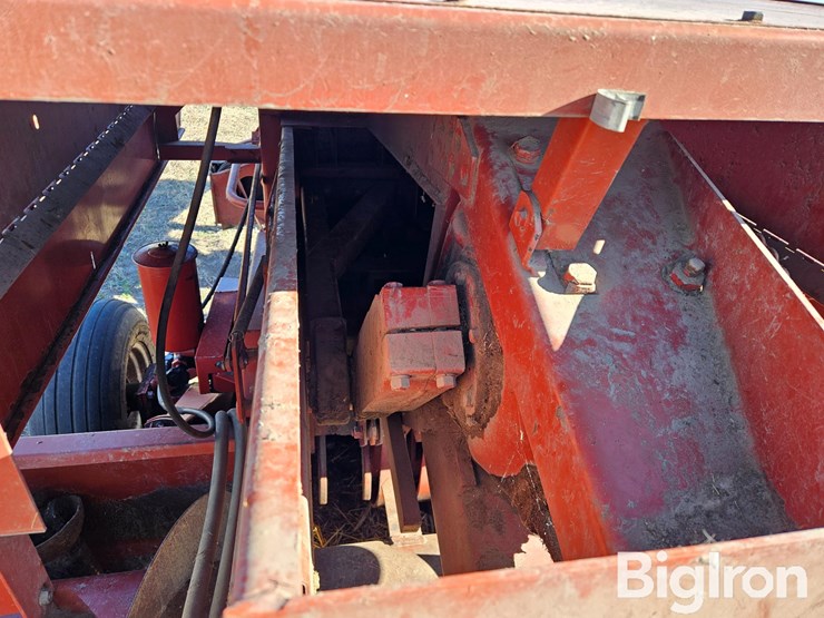1985-hesston-4600-image-17