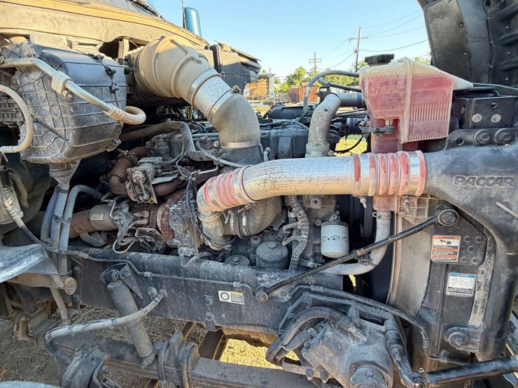 2016-kenworth-t880-image-32