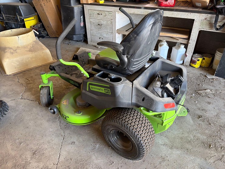 greenworks-pro-crz-428-zero-turn-lawnmower-image-3