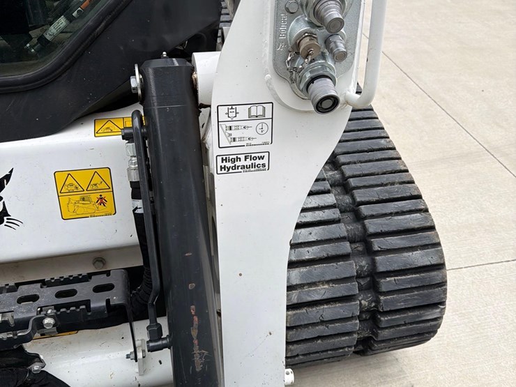 2023-bobcat-t770-image-16