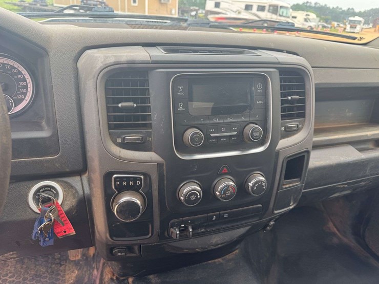 2019-ram-1500-classic-image-13