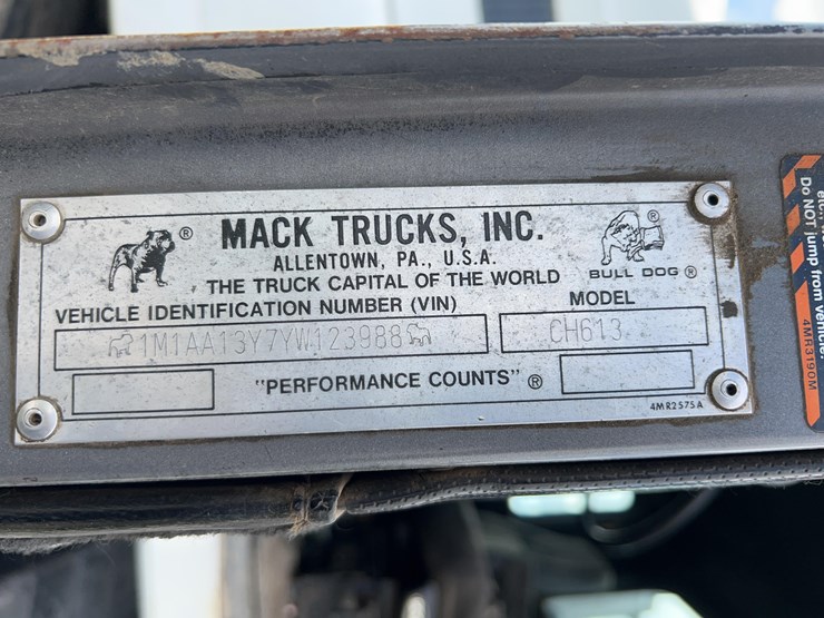 2000-mack-ch613-image-36