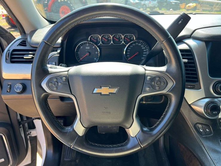 2015-chevrolet-tahoe-lt-image-10