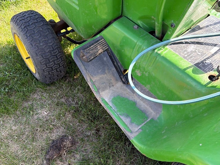john-deere-212-image-13