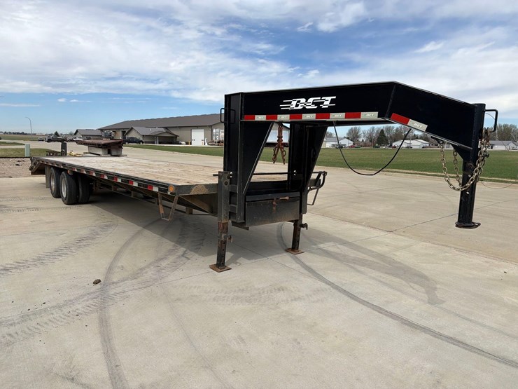 2018-dct-101”-x-32ft-gooseneck-flatbed-trailer-image-1