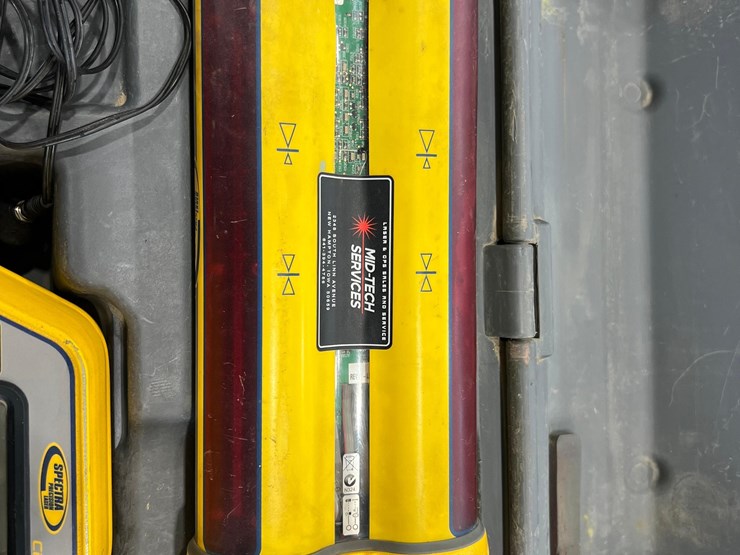 spectra-precision-lr60-laser-and-cb30-remote-image-6