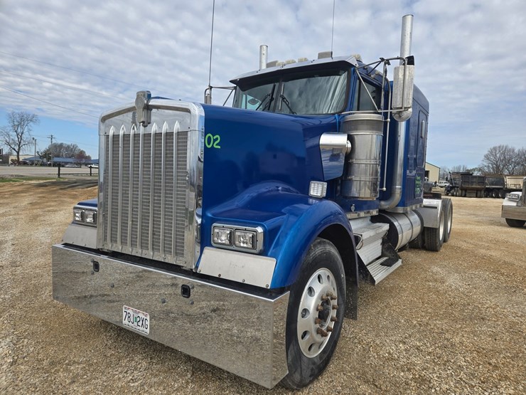 1999-kenworth-w900-image-1