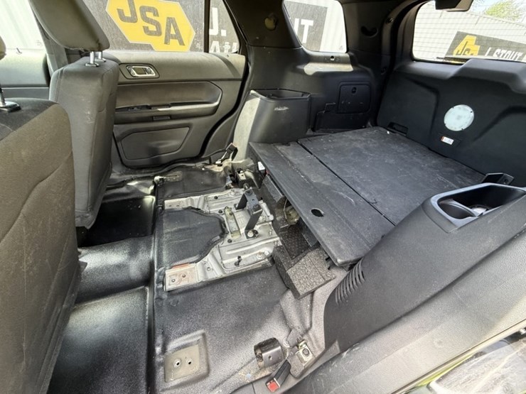 2017-ford-explorer-image-22